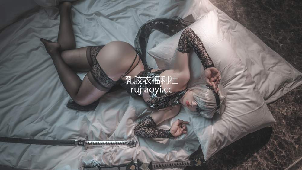 [网红杂图] uki雨季 – 2B A2 [32P346MB]