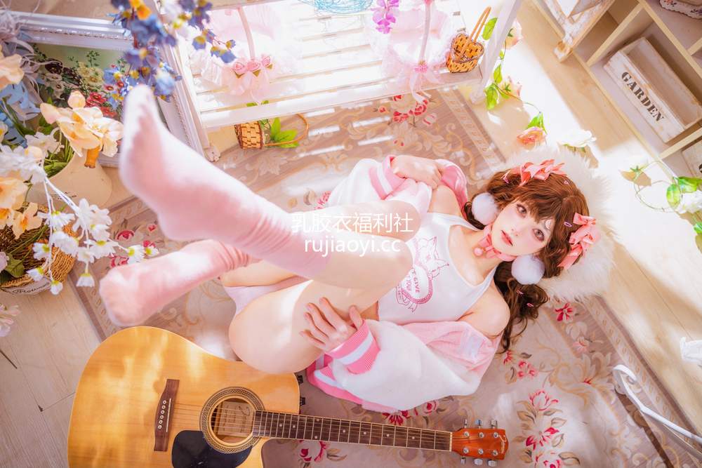 [网红杂图] 南桃Momoko – 少女吉他与蝴蝶结 [28P146MB]