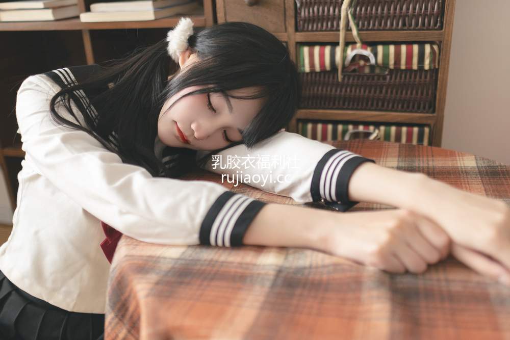 [网红杂图] 嗷呜酱 – 水手服 [48P410MB]