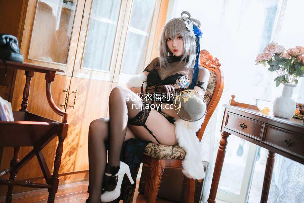 [网红杂图] 瓜希酱 – 碧蓝航线 路易九世旗袍 [18P83MB]