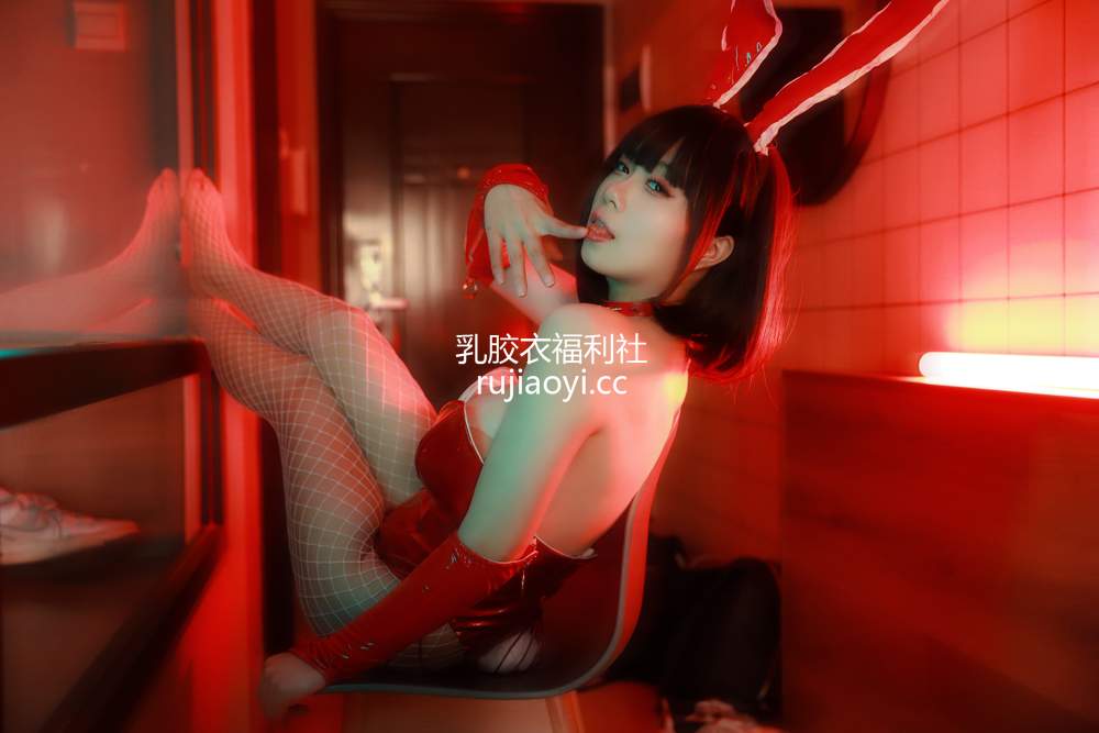 [网红杂图] 末夜787 – 红色兔女郎 [34P358MB]