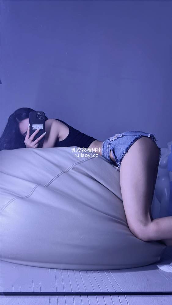 [网红杂图] 陈佩奇yyyy – 少女感觉 [55P4V66MB]