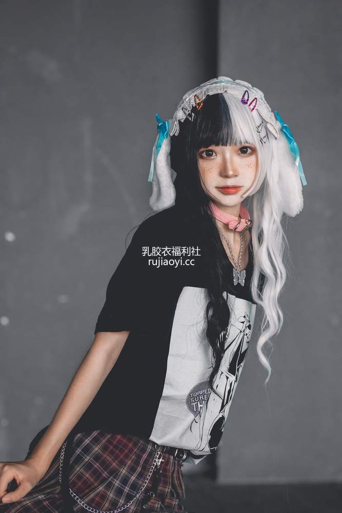 [网红杂图] 疯猫ss – 雀斑少女 [12P220MB]