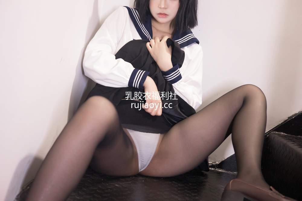 [网红杂图] 疯猫ss – 制服少女 [80P5V1.44GB]