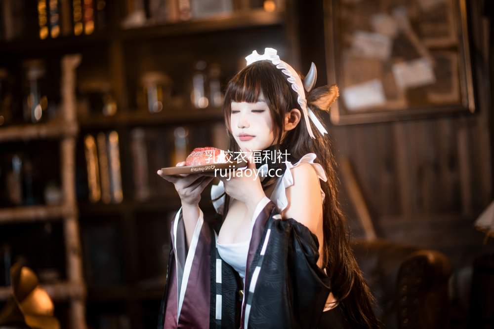 [网红杂图] 七七娜娜子 – 牛牛女仆 [42P7V363MB]