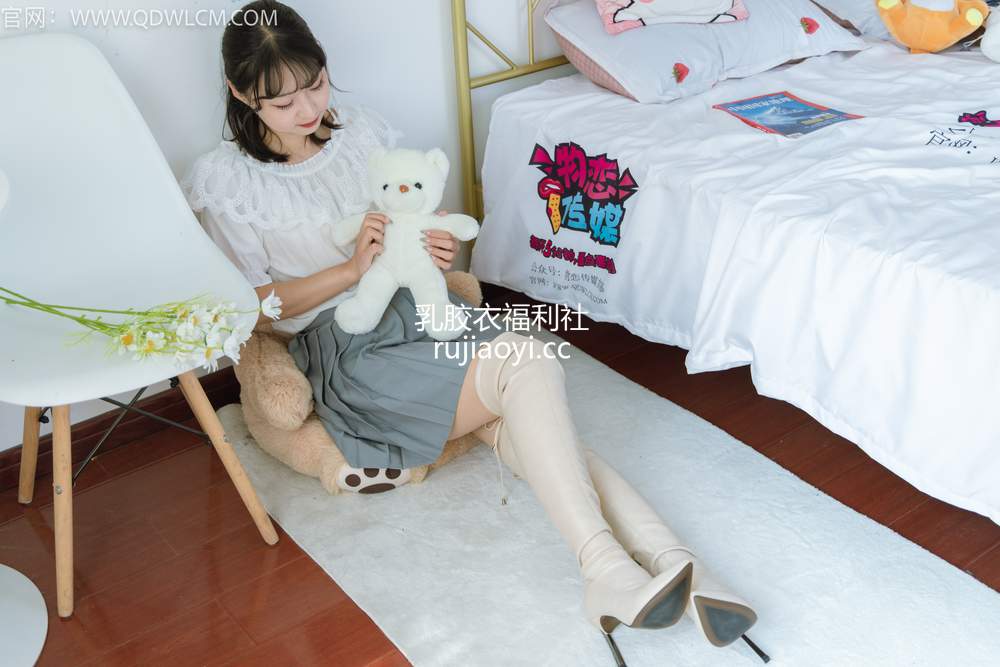[物恋传媒] No.1225 月心美丽之物 [190P1V4.62GB]