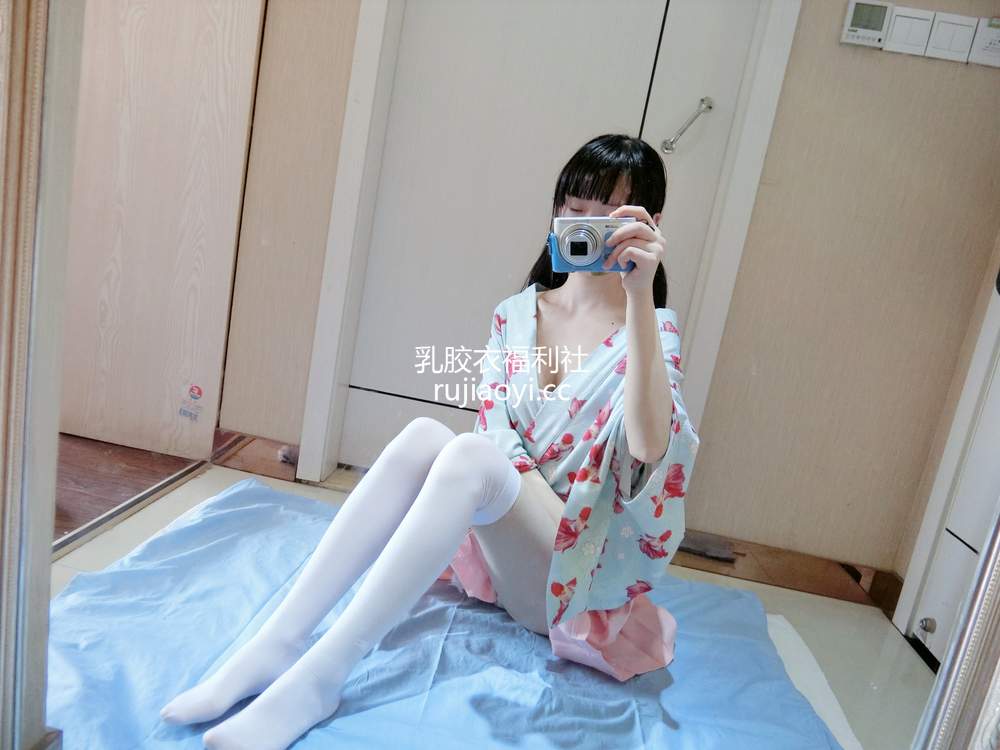 [网红杂图] 西尔酱 – 金鱼和服 [57P445MB]