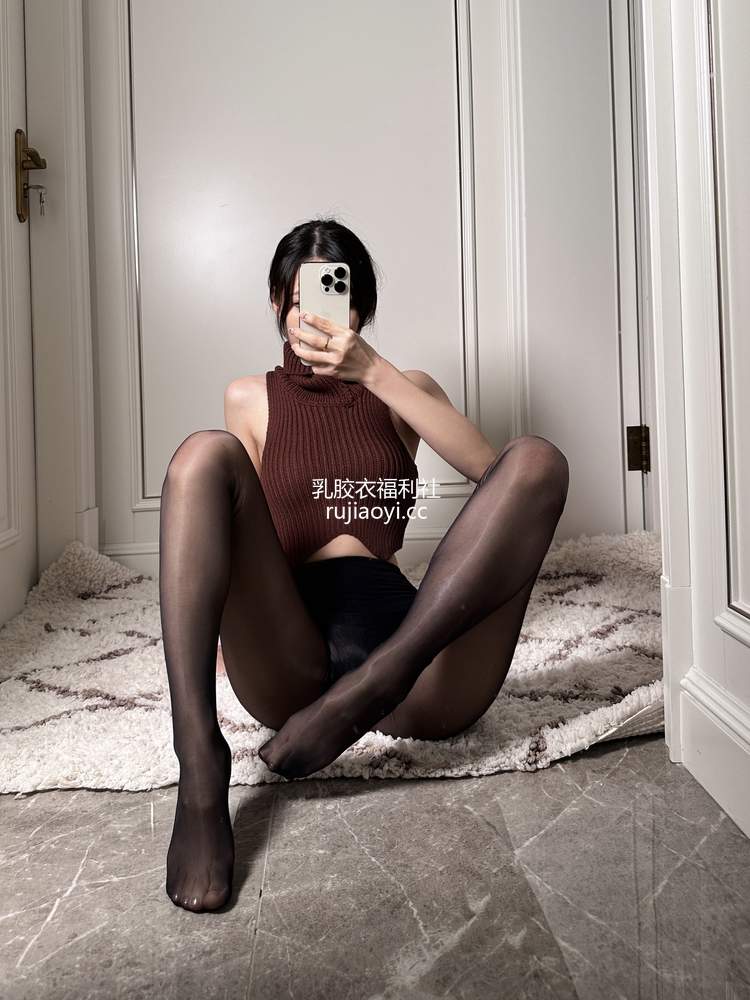 [网红杂图] 妮是老虎-陈妮妮UNI – 油亮丝足 2.0 [32P118MB]