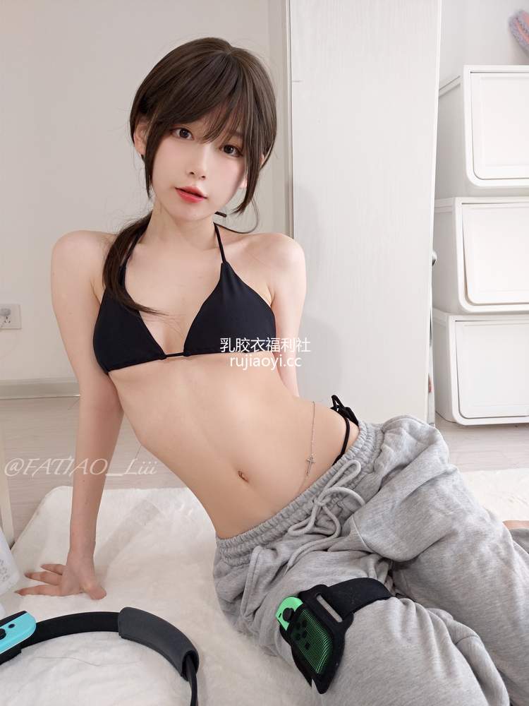 [网红杂图] 迷之呆梨(发条少女)[fantia] – フィットネスリング [14P23MB]
