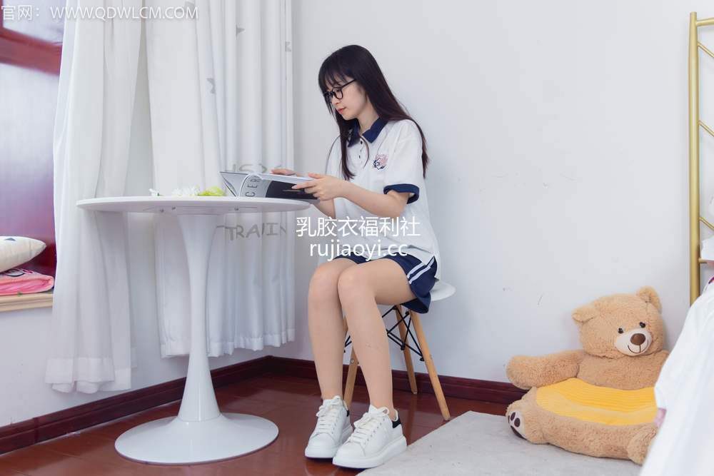 [物恋传媒] No.1284 兮兮-一个很长的梦 [151P1V3.20GB]