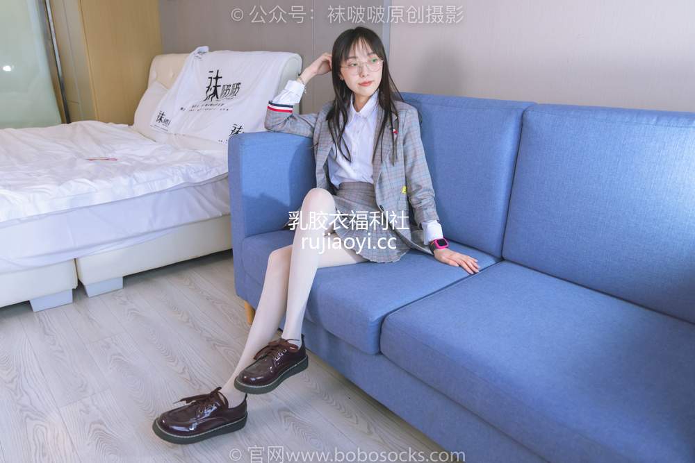[BoBoSocks袜啵啵] No.202 稚予-皮鞋、白色蕾丝丝袜、ol风 [140P1V5.90GB]
