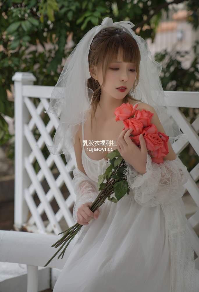 [网红杂图] 凛子酱 – 婚纱 [9P83MB]