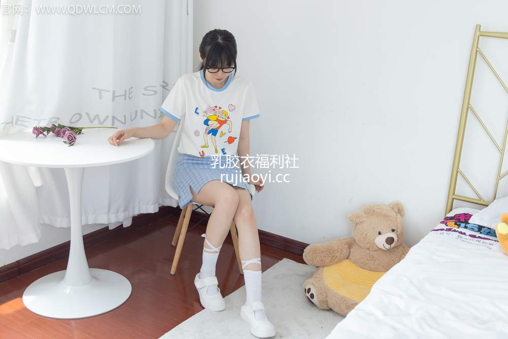 [物恋传媒] No.1248 兮兮-生于尘埃 [149P1V3.53GB]