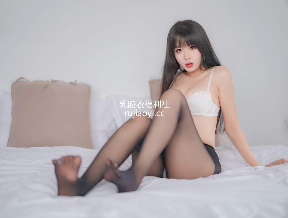 [网红杂图] 轩萧学姐 – 五月舰长 黑丝JK内衣 [32P112MB]