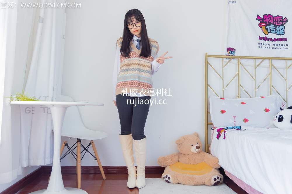 [物恋传媒] No.1323 兮兮-孤岛的鲸 [152P1V3.64GB]