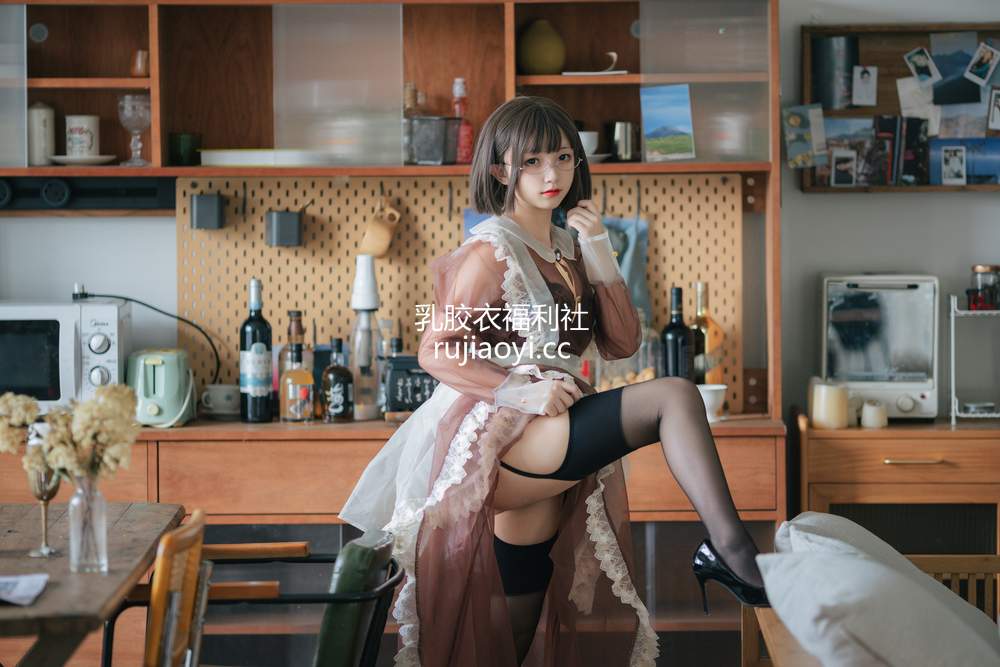 [网红杂图] 花铃 – 透明女仆 [89P449MB]
