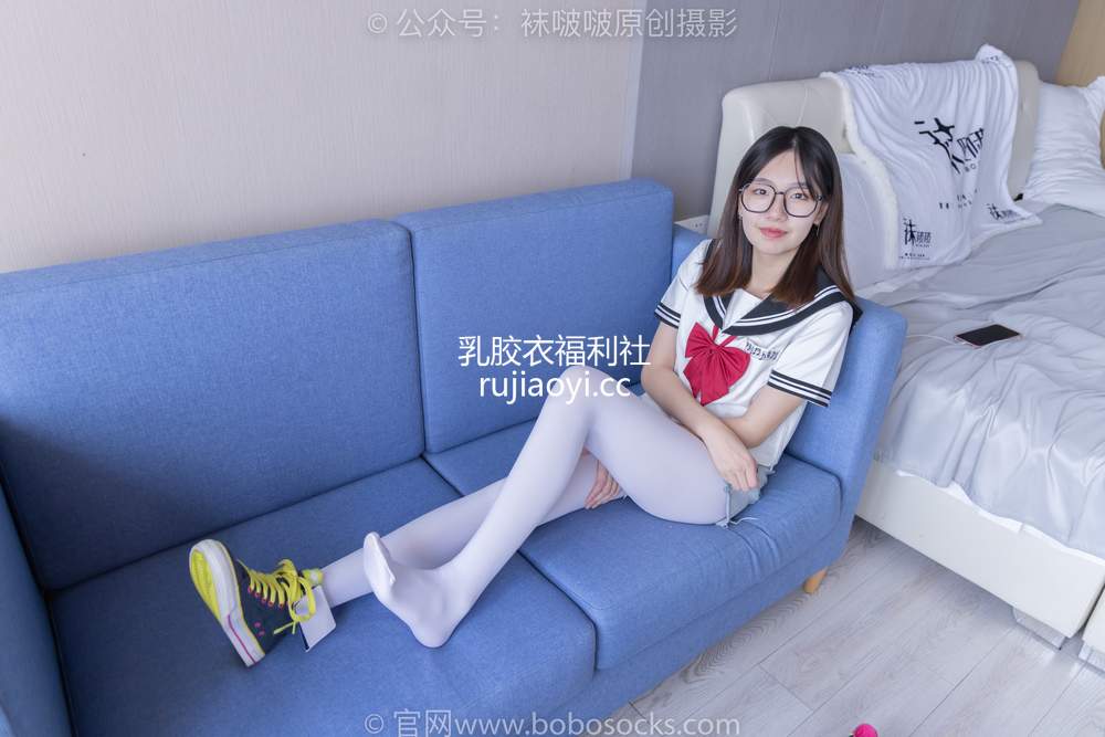 [BoBoSocks袜啵啵] No.215 小甜豆-三双帆布鞋板鞋、厚白丝、黑丝 [144P1V6.54GB]