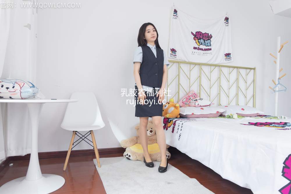 [物恋传媒] No.1352 欢欢-反方向的钟 [153P1V3.14GB]
