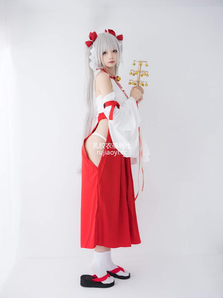 [网红杂图] 五更百鬼 – 女巫 [14P329MB]