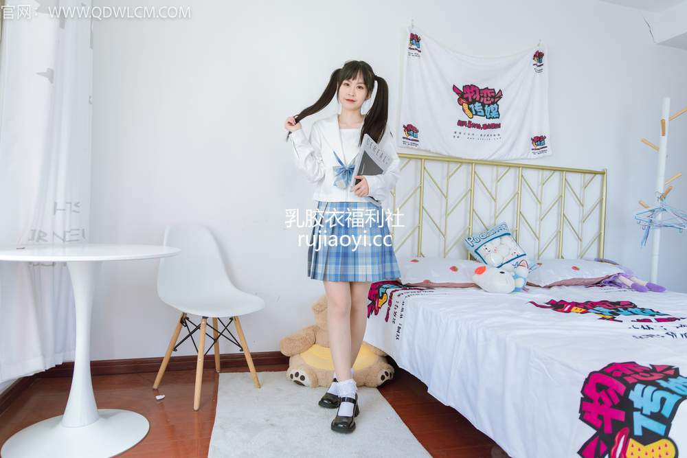 [物恋传媒] No.1342 兮兮-奔赴星空 [180P1V4.71GB]