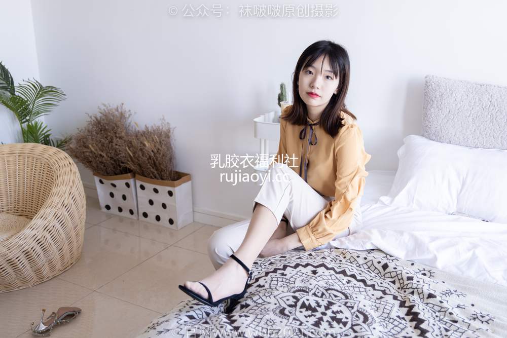 [BoBoSocks袜啵啵] No.240 小甜豆-三双高跟鞋、肉丝、裸足 [156P1V6.35GB]