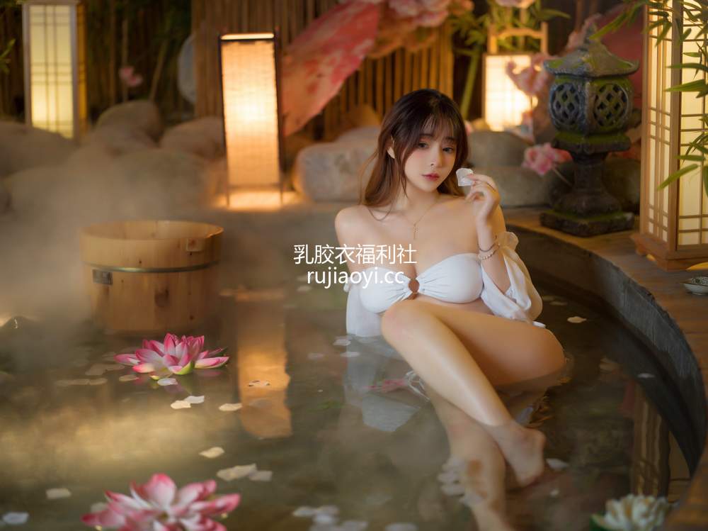 [网红杂图] 叉子宝宝 – 温泉 [53P233MB]