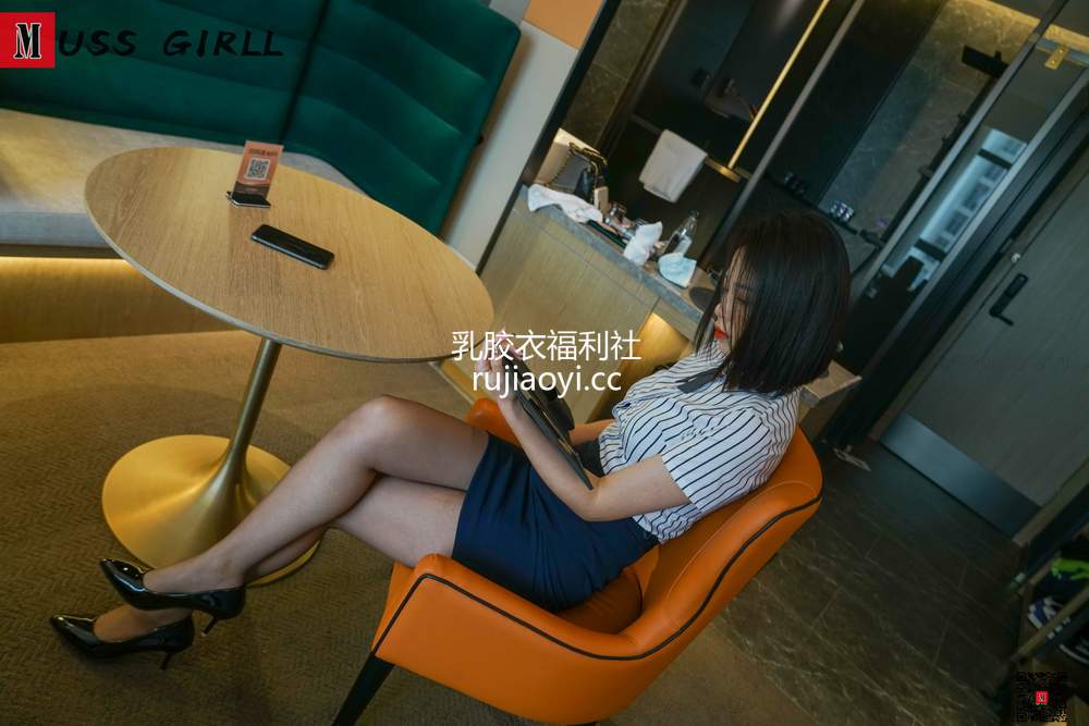 [MussGirl慕丝女郎] No.132 条纹制服肉丝白领 [249P296MB]