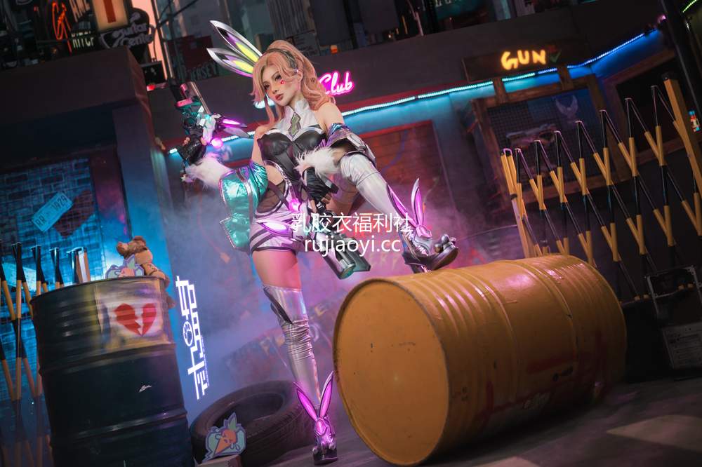 [网红杂图] 如月灰 – Battle Bunny Miss Fortune [17P104MB]