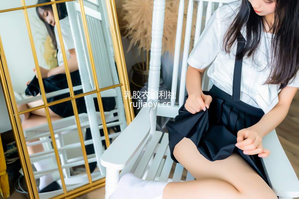 [网红杂图] 西瓜 – JK制服 [15P17MB]