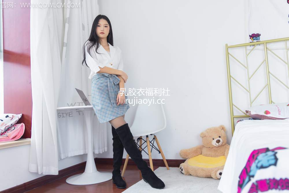[物恋传媒] No.1366 小竹-认真的雪花 [146P1V3.10GB]
