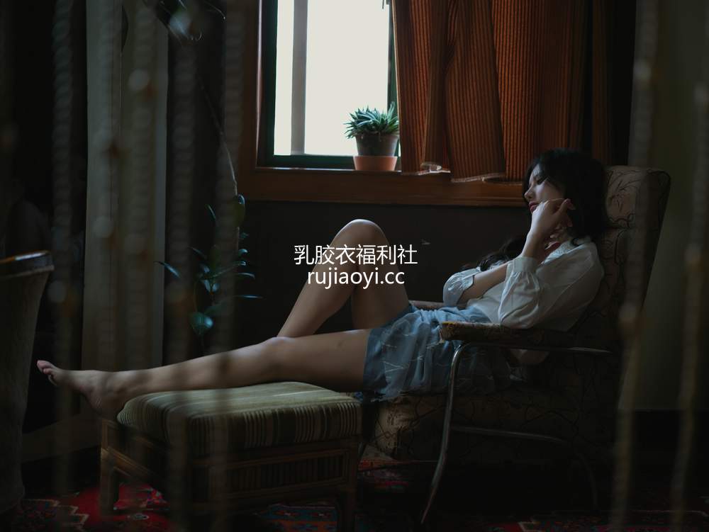 [网红杂图] Azhua19970(阿朱啊) – 潮湿感 [62P921MB]