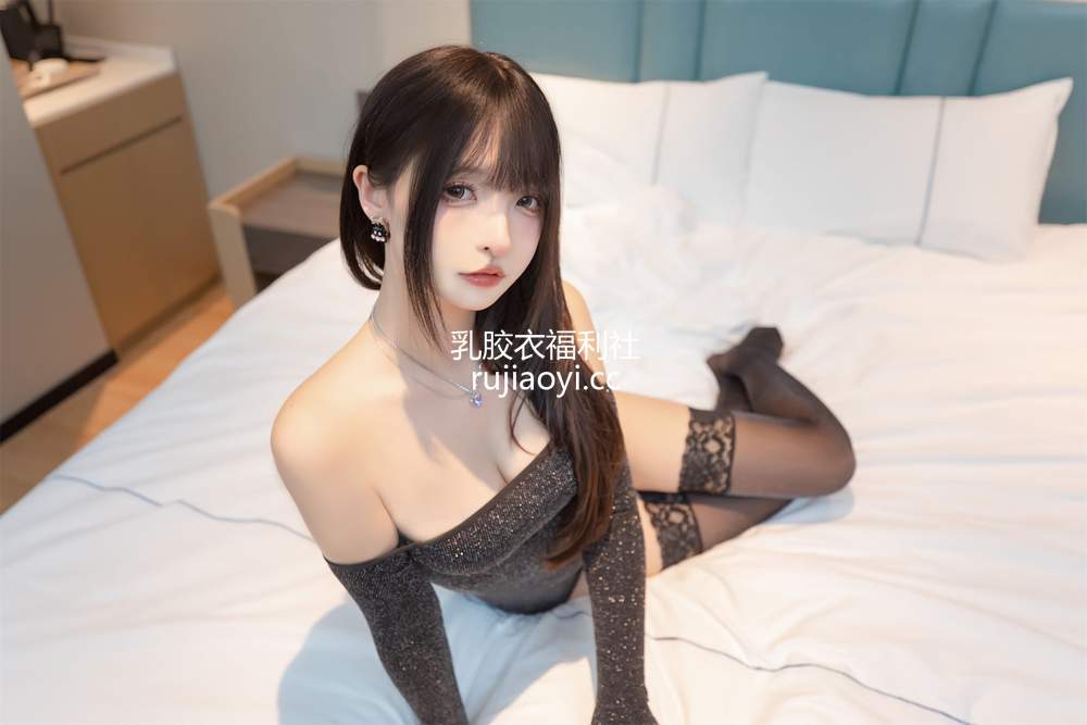 [网红杂图] 神楽板真冬 – 金粉丽人 [75P2V249MB]