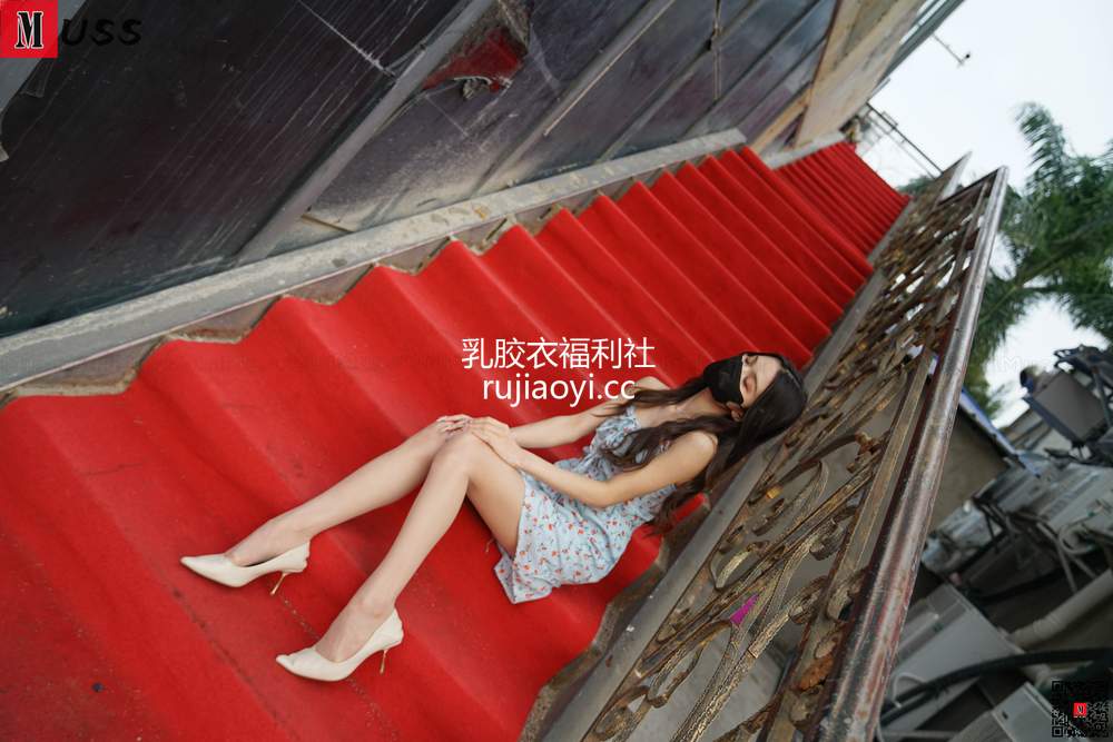 [MussGirl慕丝女郎] No.158 红毯碎花连衣裙肉丝 [136P229MB]