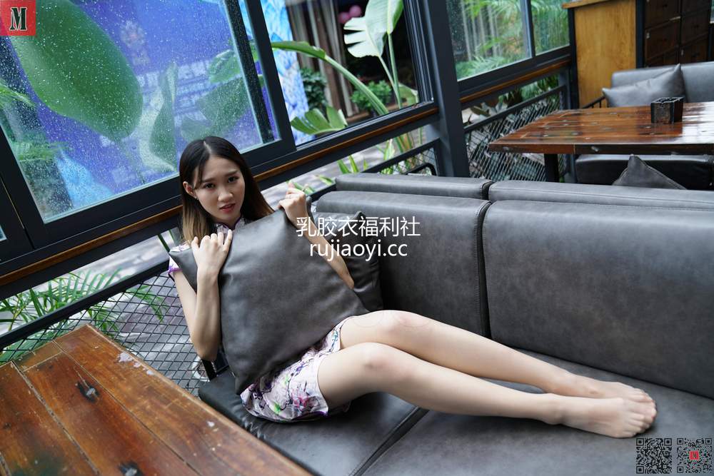 [MussGirl慕丝女郎] No.174 户外碎花旗袍肉丝 [98P91MB]