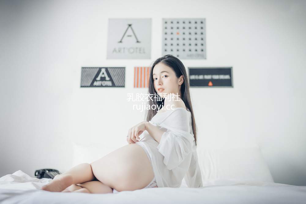 [网红杂图] 辰辰 – 阳光女孩 [96P184MB]
