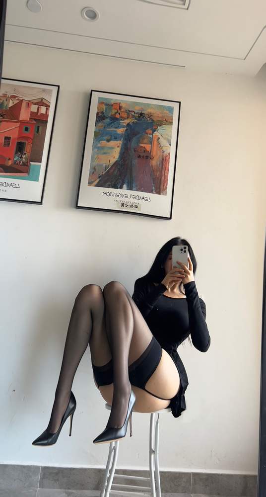 [网红杂图] Cool文茜 – 吊带黑色 [19P37MB]