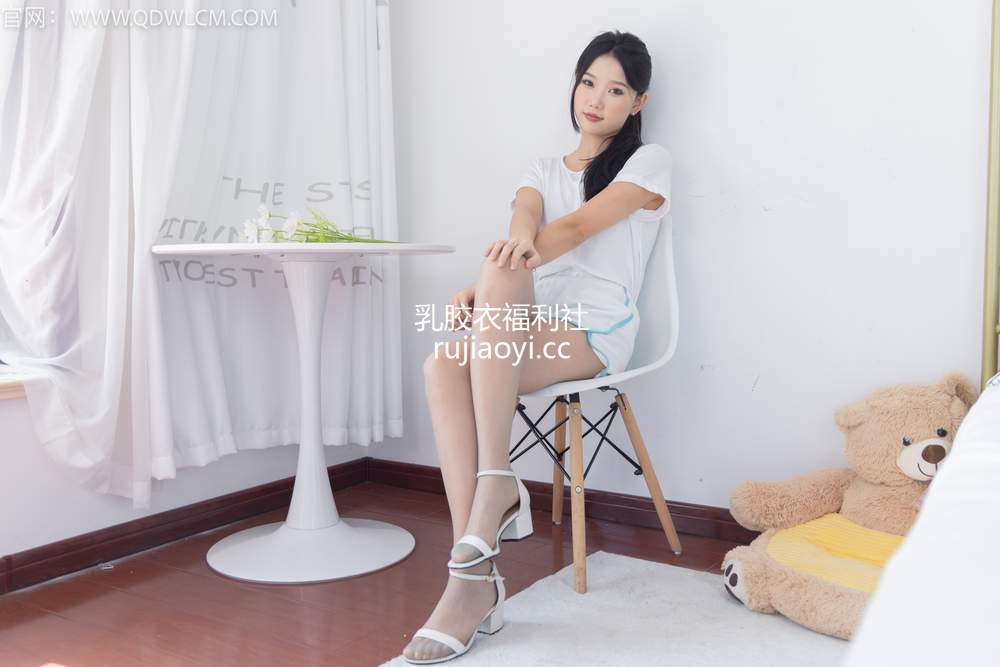 [物恋传媒] No.1419 小竹-浪漫繁星 [180P1V3.55GB]