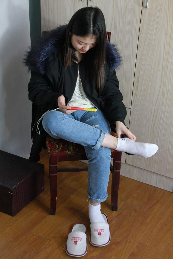 [自由摄影] No.006 初冬的季节棉袜搭配丝足确实不错 [109P283MB]
