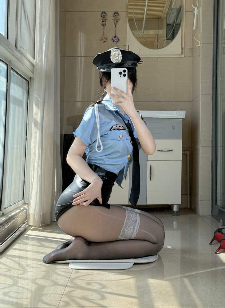 [网红杂图] 不可爱羚 – 女警制服 [48P8V1.04GB]