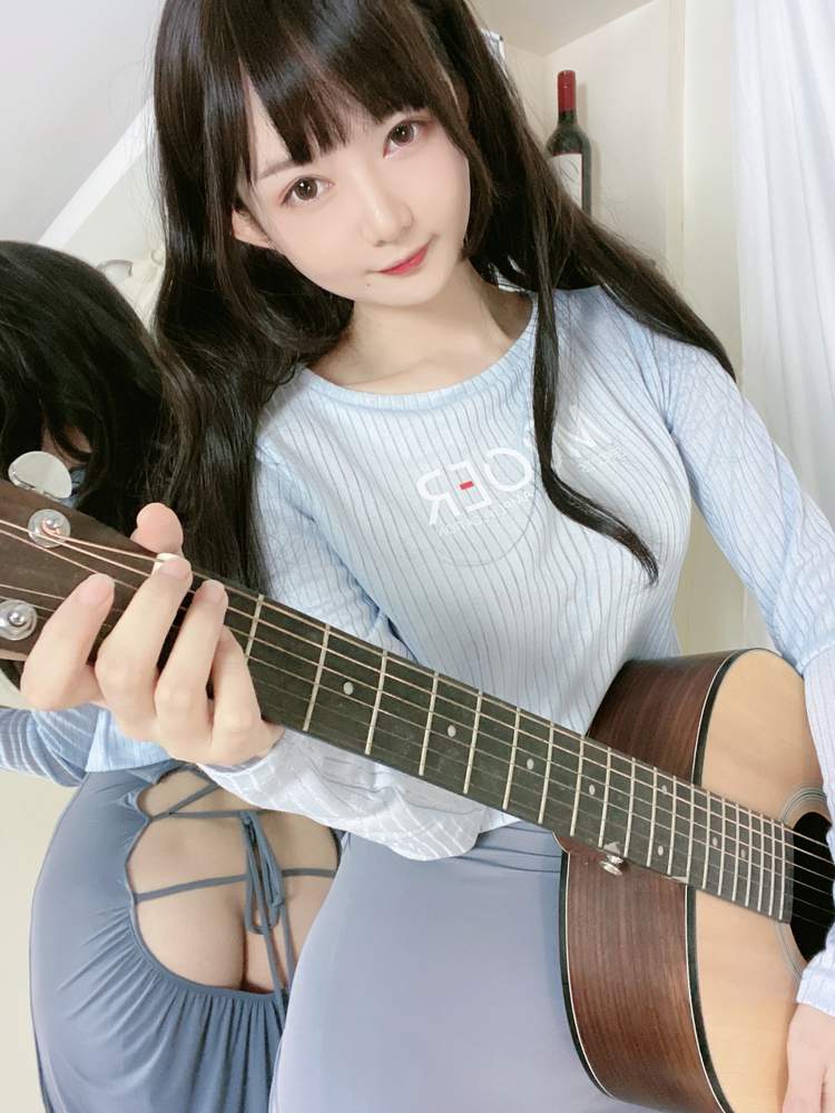 [网红杂图] 51酱 – 吉他妹妹 [25P3V134MB]