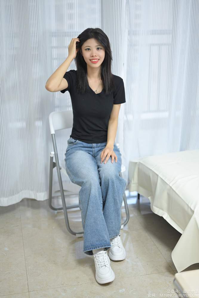 [凝思摄影] No.002 木木-T恤、短白袜、平底鞋 [140P1V4.77GB]