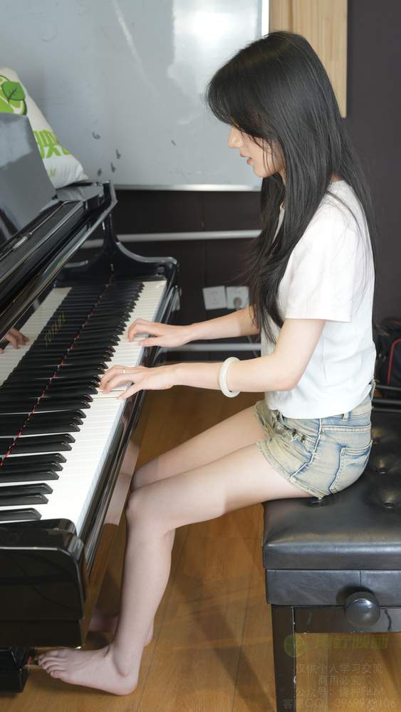 [青柠映画] – 阿慌 琴房秀玉足 [265P2V7.20GB]