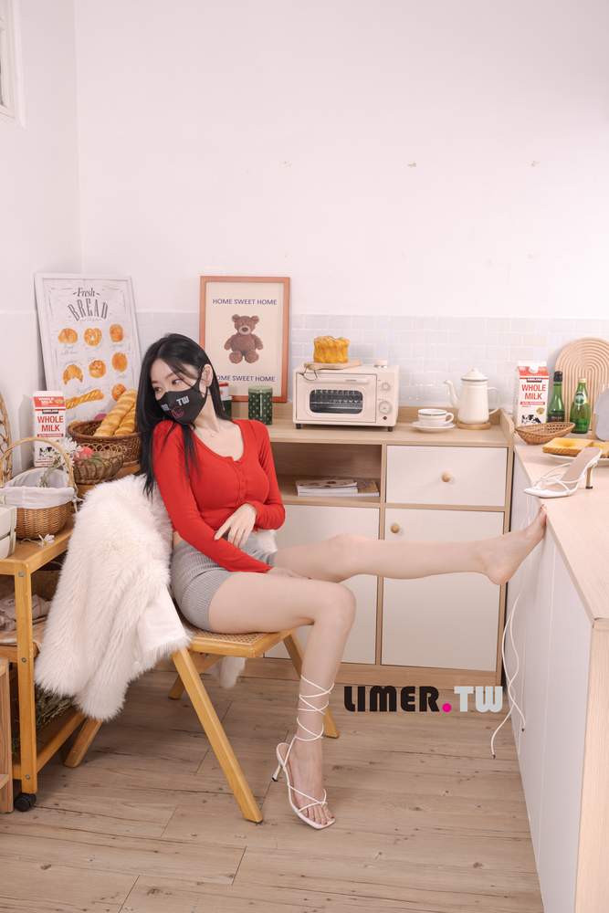 [Limerence原创] No.100 语葳 Jaly 美脚直接对你贴脸挑逗 [90P1V1.95GB]