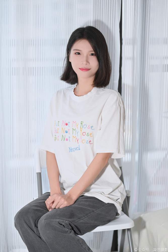 [凝思摄影] No.042 小睿-T恤、短白袜、平底鞋 [135P1V5.20GB]