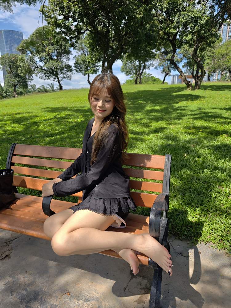 [个人约拍] – 01号作品 草地约拍 00后学妹 [509P141V5.30GB]