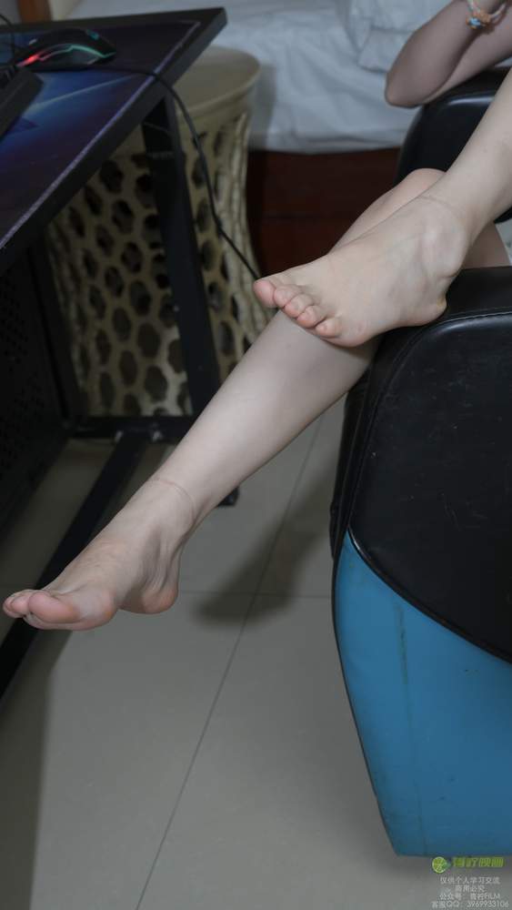 [青柠映画] – 白鱼 电竞白袜黑丝 [108P233MB]