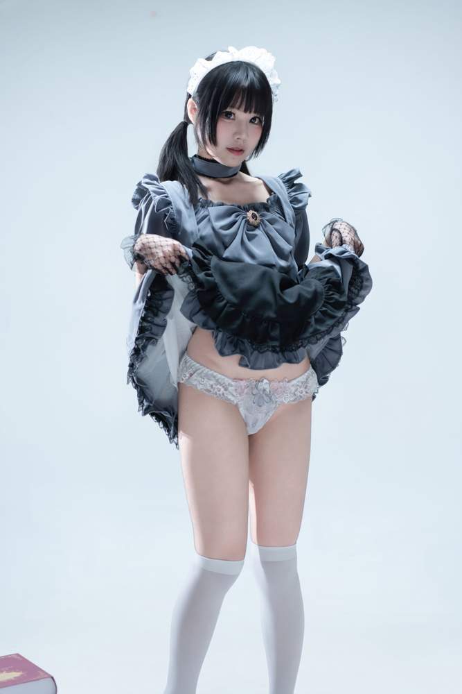 [网红杂图] 清水凪 – 手提箱与灰色女仆 [80P795MB]